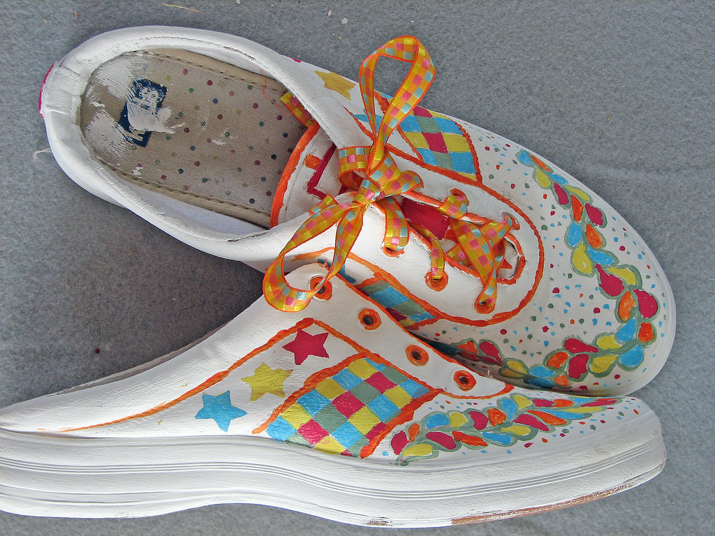 Teen Craft: DIY Shoe Decorating